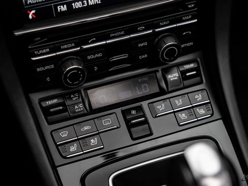 Used 2015 Porsche 911 Turbo image 63