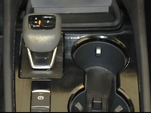 Used 2025 Nissan Rogue S FWD image 13