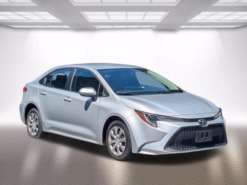 Certified 2022 Toyota Corolla LE FWD image 1