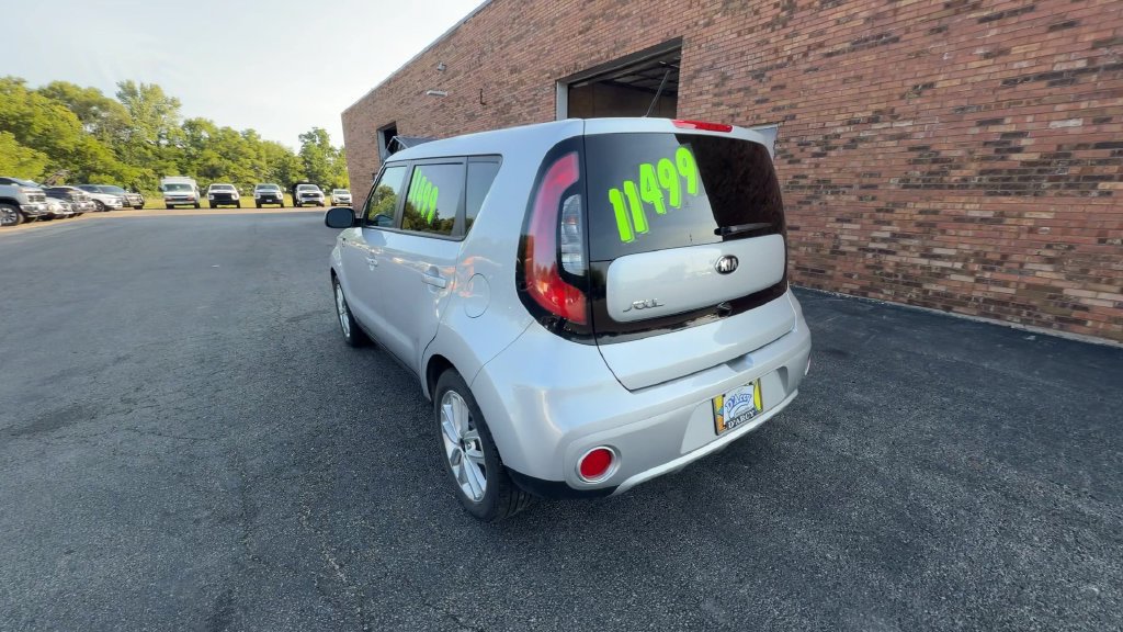 Used 2017 Kia Soul + FWD image 6