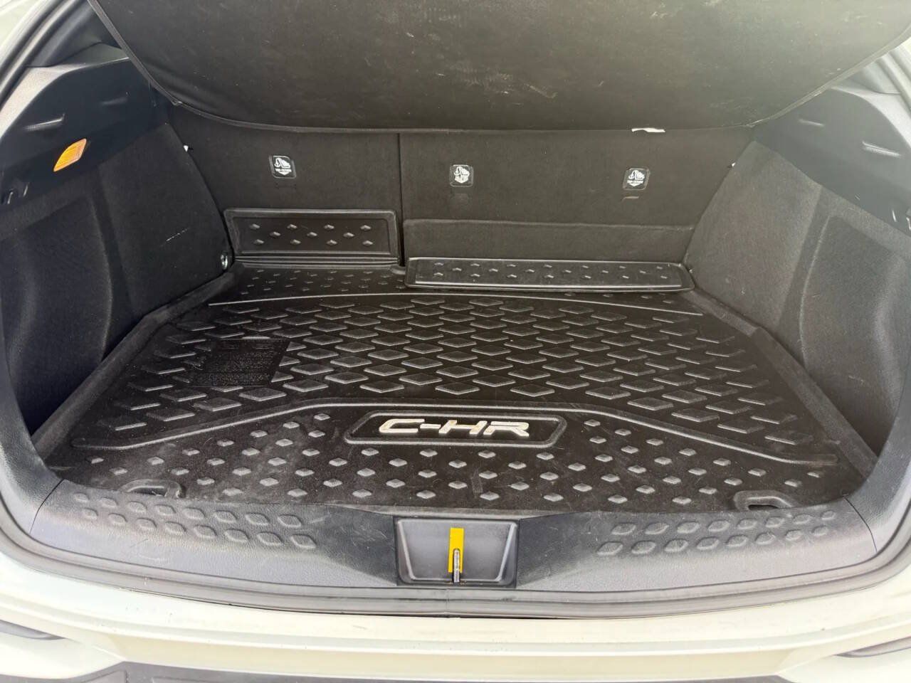 Used 2021 Toyota C-HR XLE FWD image 9