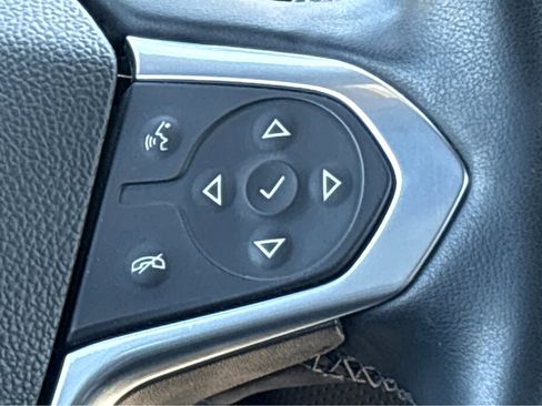 Used 2023 Chevrolet Traverse RS image 13