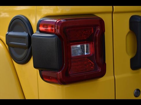 Used 2019 Jeep Wrangler Unlimited Sahara image 53