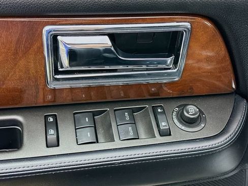 Used 2017 Lincoln Navigator Select AWD/4WD image 21