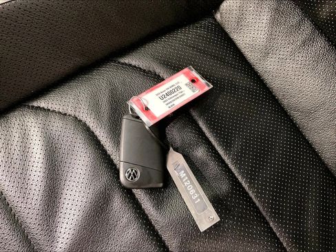 Used 2023 Volkswagen Tiguan SEL R-Line image 31