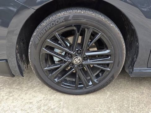 Used 2025 Toyota Camry SE image 10