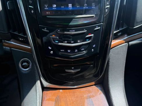 Used 2016 Cadillac Escalade Premium RWD image 18