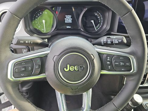 Used 2025 Jeep Wrangler Unlimited Sahara image 8