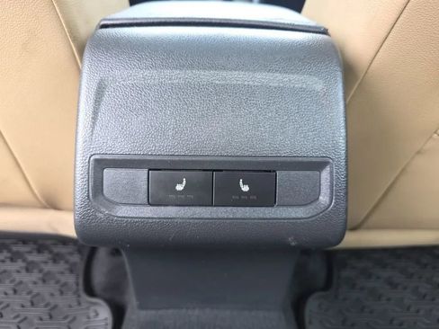 Used 2019 Volkswagen Jetta SE w/ Cold Weather Package image 40