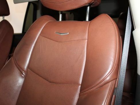 Used 2019 Cadillac Escalade Premium Luxury AWD/4WD image 8