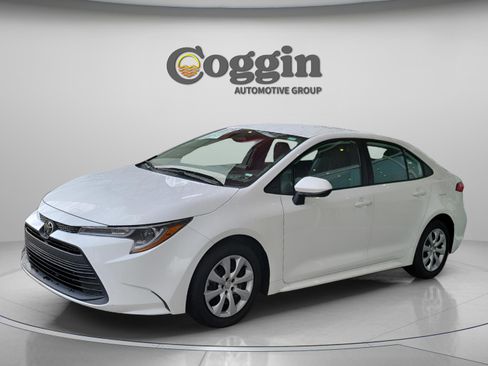 Used 2024 Toyota Corolla LE image 1