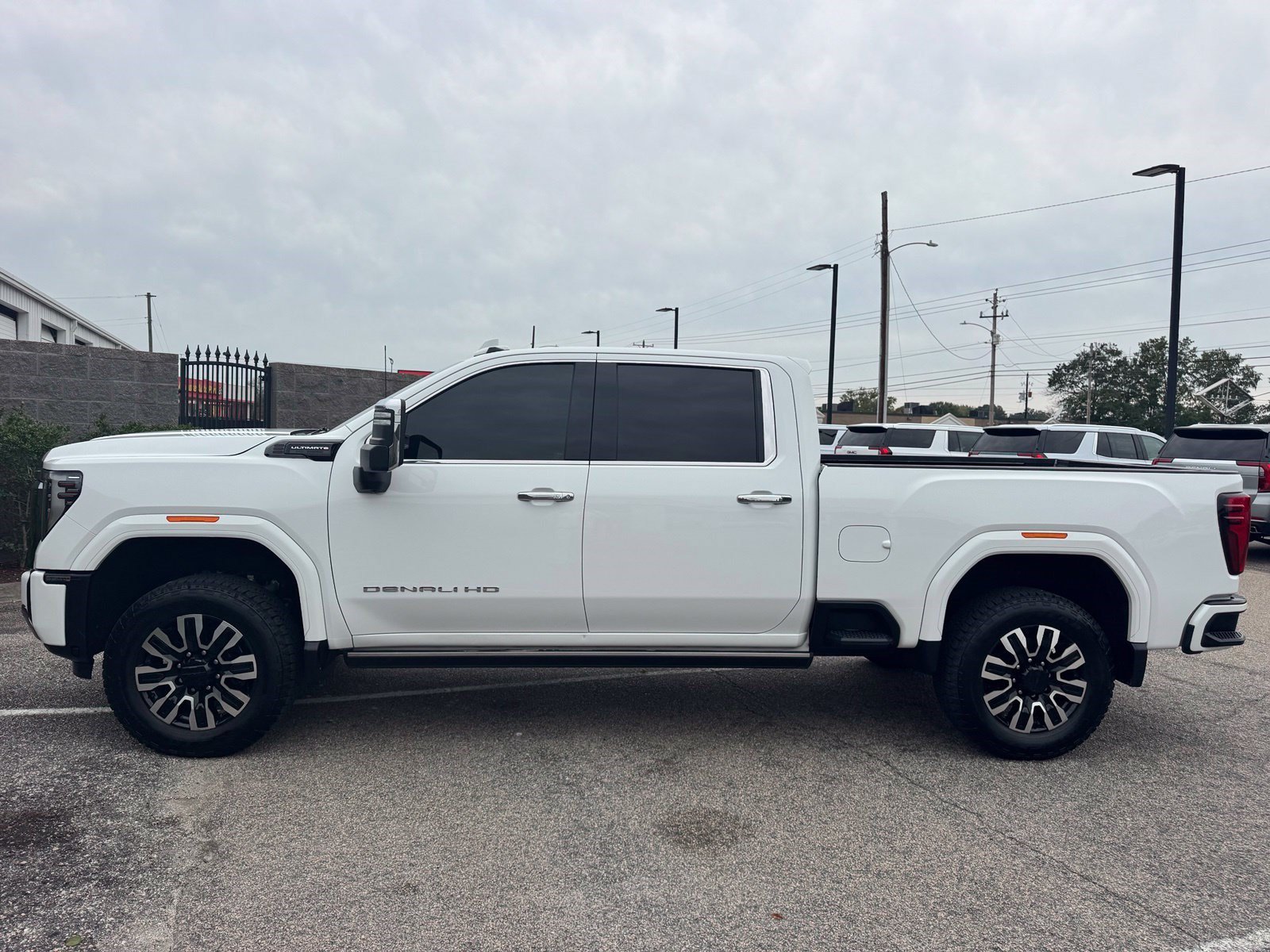 Used 2024 GMC Sierra 2500 Denali Ultimate AWD/4WD image 4