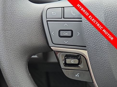 Used 2025 Toyota Camry LE FWD image 21