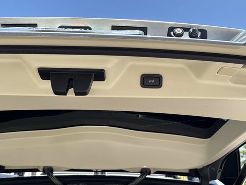 Used 2019 Land Rover Range Rover Supercharged AWD/4WD image 12