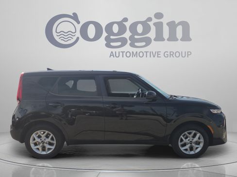 Used 2022 Kia Soul S FWD image 6