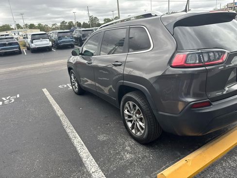 Used 2019 Jeep Cherokee Latitude Plus w/ Comfort/Convenience Group image 8