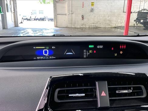 Used 2021 Toyota Prius L Eco image 25