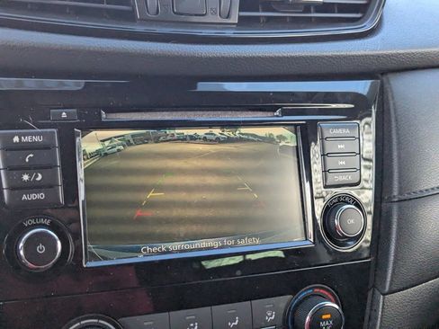 Used 2020 Nissan Rogue S image 30