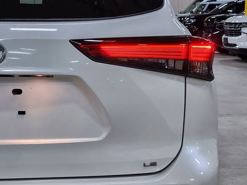 Used 2021 Toyota Highlander LE image 22