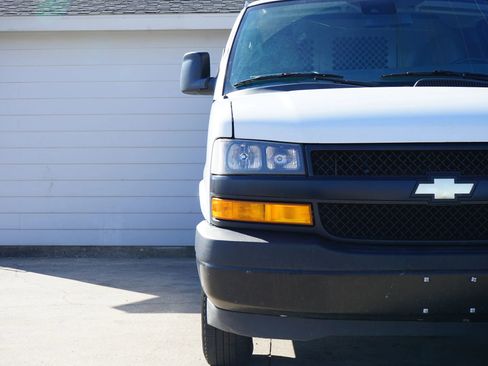 Used 2021 Chevrolet Express 2500 w/ Driver Convenience Package image 10