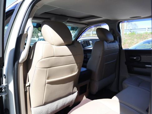 Used 2016 RAM 1500 Laramie w/ Convenience Group image 11