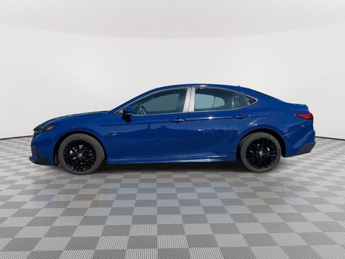 Used 2025 Toyota Camry SE AWD/4WD image 4