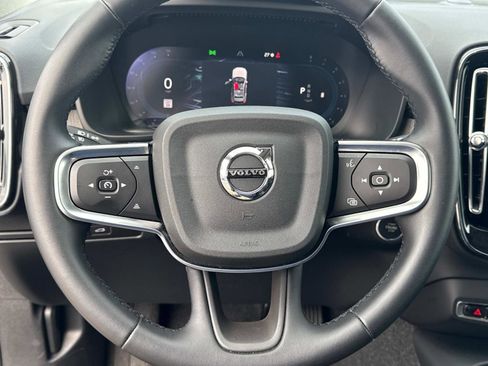 Certified 2025 Volvo XC40 B5 Plus image 25