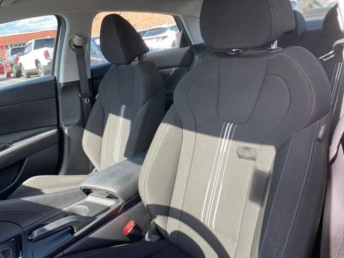 Used 2023 Hyundai Elantra SEL FWD image 9