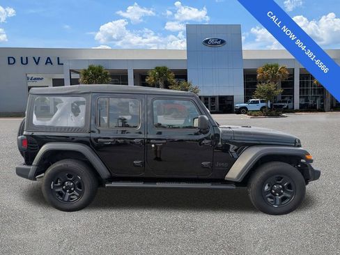Used 2022 Jeep Wrangler Unlimited Sport AWD/4WD image 3
