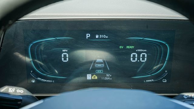 Certified 2025 Kia Niro EX FWD image 23