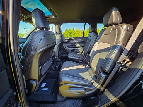 New 2025 Jeep Grand Cherokee L Altitude image 34