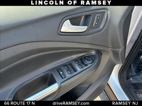 Used 2018 Ford Escape SE w/ SE Sync 3 Package AWD/4WD image 13