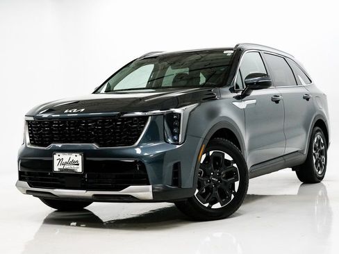Certified 2024 Kia Sorento S image 1