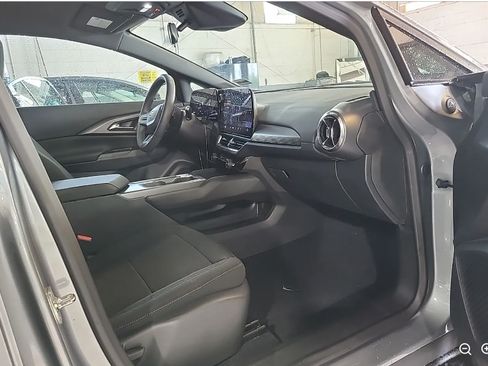 Used 2025 Chevrolet Equinox EV LT FWD image 11