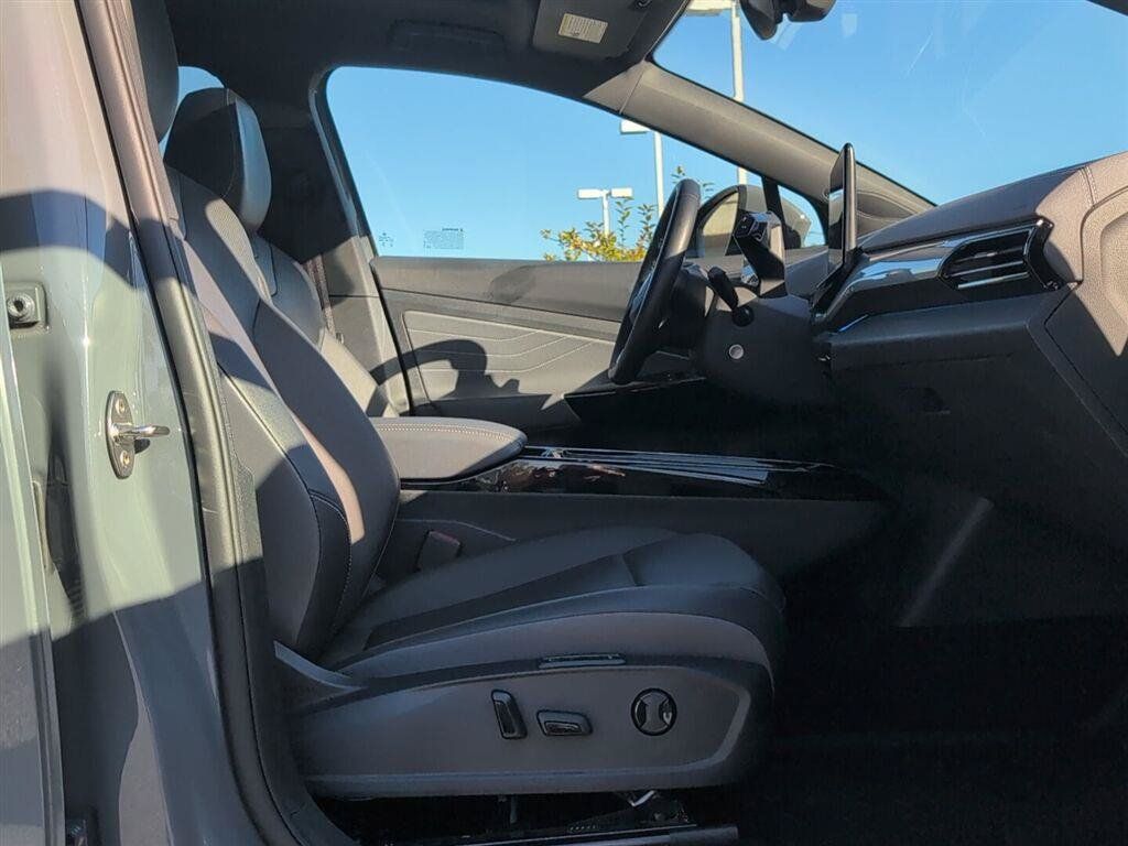 Used 2023 Volkswagen ID.4 Pro S Plus AWD/4WD image 14