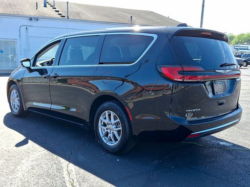 Used 2024 Chrysler Pacifica Touring-L FWD image 22