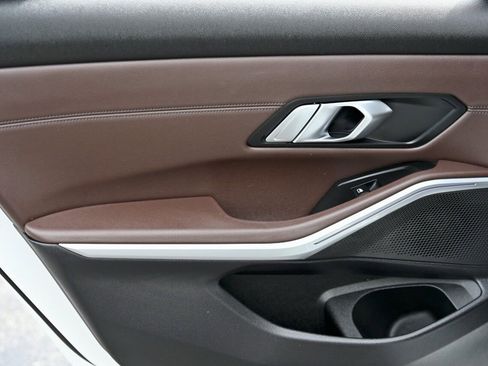 Used 2020 BMW 330i Sedan w/ M Sport Package image 11