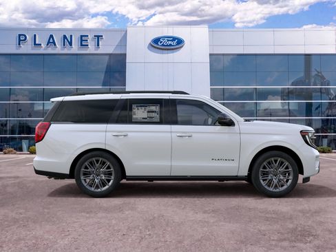 New 2027 Ford Expedition Platinum w/ Stealth Appearance Package RWD image 6