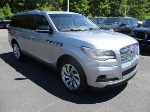 Used 2024 Lincoln Navigator Reserve AWD/4WD image 2
