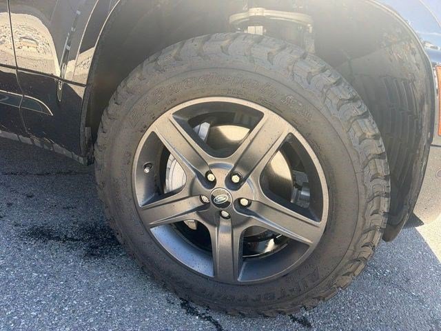 Used 2023 Land Rover Defender 90 X-Dynamic SE AWD/4WD image 18