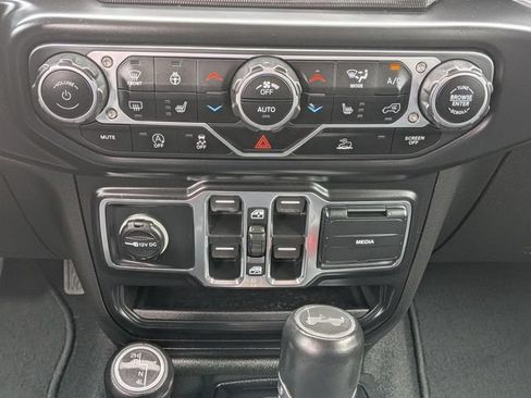 Used 2022 Jeep Wrangler Unlimited Sahara w/ LED Lighting Group AWD/4WD image 16
