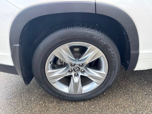 Used 2018 Toyota Highlander Limited AWD/4WD image 15