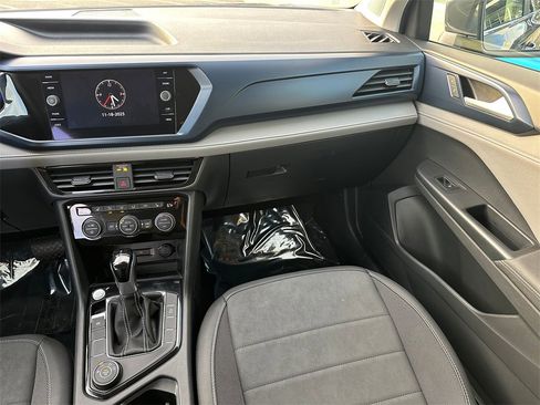 Used 2024 Volkswagen Taos SE image 18