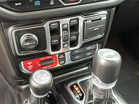 Used 2024 Jeep Wrangler Unlimited Rubicon 4xe image 18