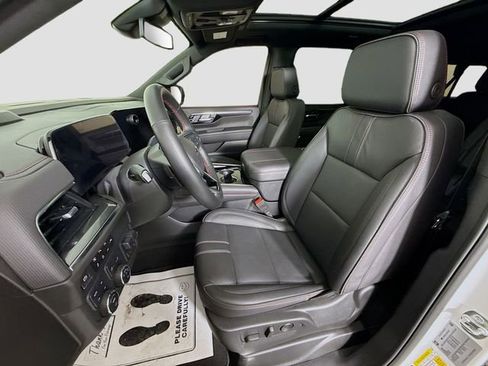 Used 2025 Chevrolet Suburban RST w/ RST Capability Package AWD/4WD image 23