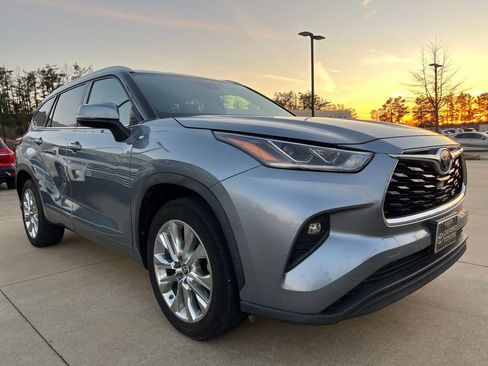 Used 2020 Toyota Highlander Limited image 1