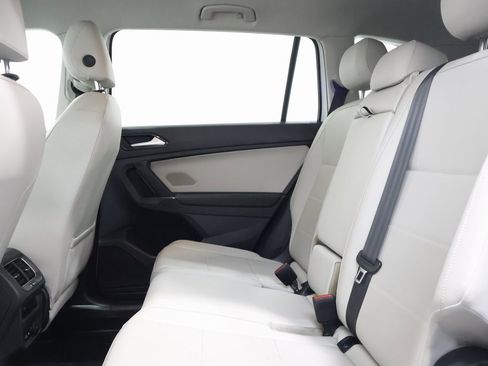 Used 2018 Volkswagen Tiguan SE image 25