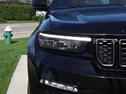 Used 2025 Jeep Grand Cherokee Summit w/ Obsidian Package image 4