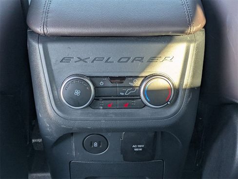 Used 2025 Ford Explorer Platinum w/ LUX Leather Package image 30