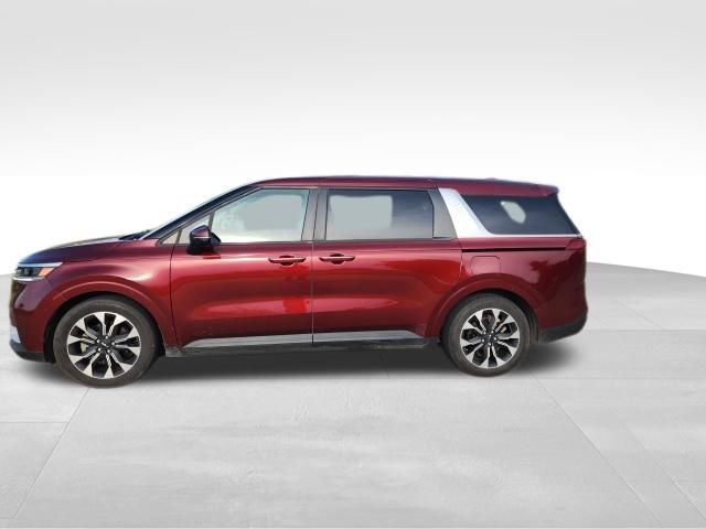 Used 2024 Kia Carnival EX FWD image 6